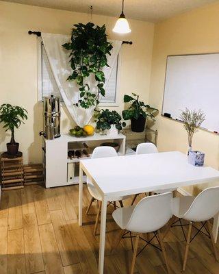 The pothos surely makes a big statement in my dinning room. I love it!
