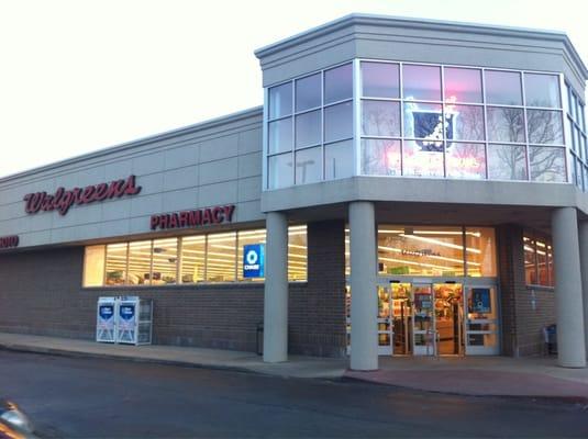 Streamwood Walgreens on Rt 19