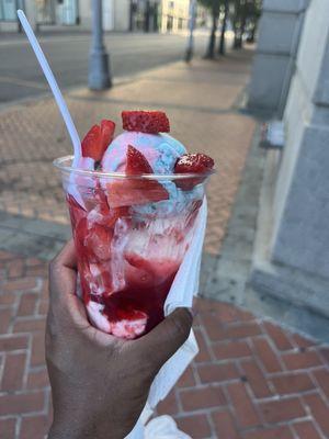 Sundae with berries