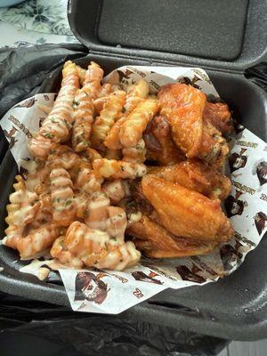 Wings and fries 6pc Wingz Combo
