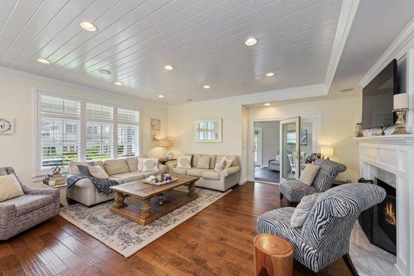 I sold this to my buyer and got the furniture too!