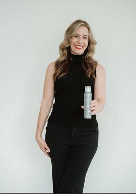 Hi friends. My name is Nicole. Cosmologist for 22 years.