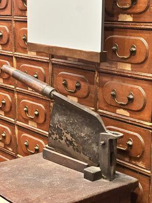 Herbal medicine cutter