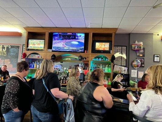 D & J' s Sports Bar & Grill