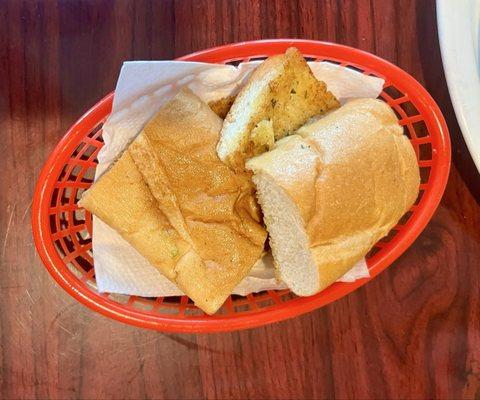 Basket of garlic bread that I thought was kinda just like here's your bread, good luck