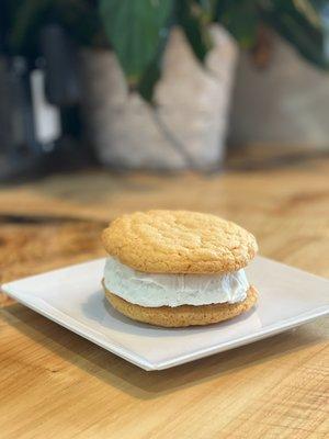 Gelato Cookie Sandwich