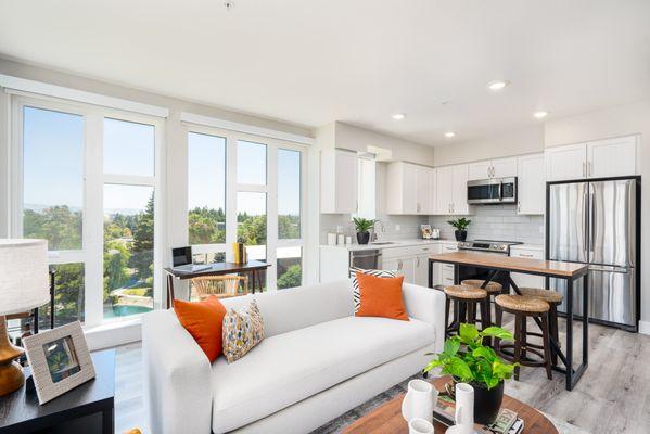 1250 Lakeside Apartments