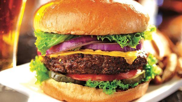 Burger at O&H Restaurant in Isle of Capri.