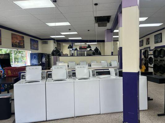 Aunt Bee's Launderette