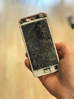 Cracked iPhone Screen? Our iPhone Screen Repair Service Can Make Your iPhone Look New Again!