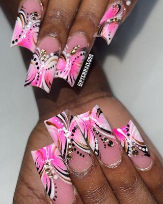 YT Famous Nails Bar & Spa