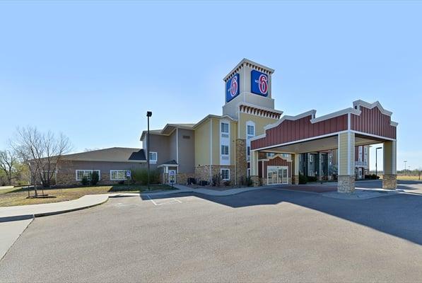 Entrance Motel 6 Park City, KS