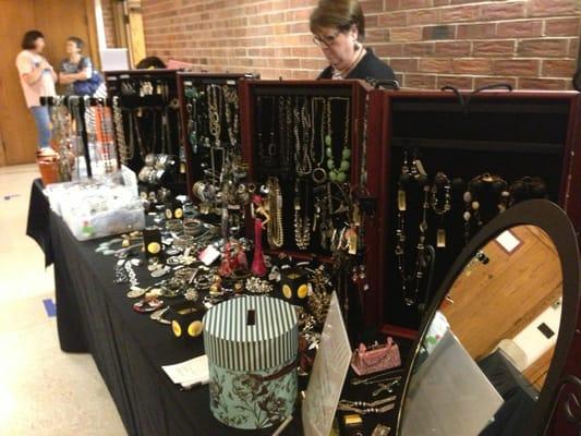 Jewelry vendors