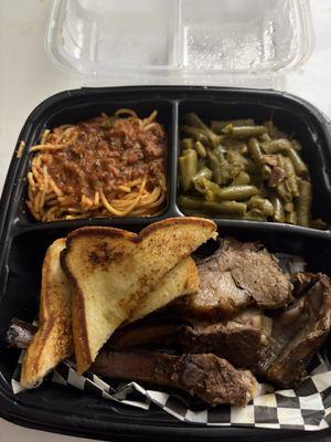 Lamp chop plate with spaghetti and green beans