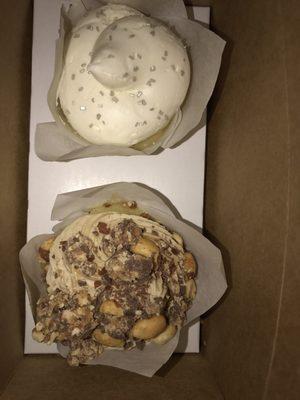 Snicker vanilla cupcake and almond cupcake