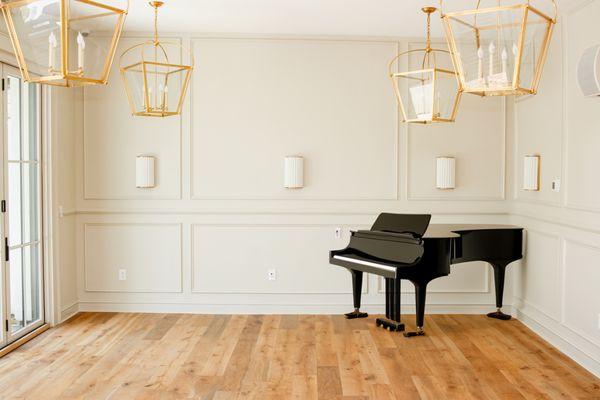 From rehearsal dinners to intimate ceremonies and executive meetings, the Rutledge Room is the perfect space to enjoy and entertain!