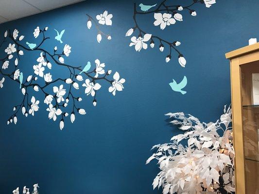 Beautiful room! I love the decor and it's a very calming atmosphere.