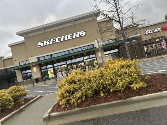 SKECHERS Warehouse Outlet