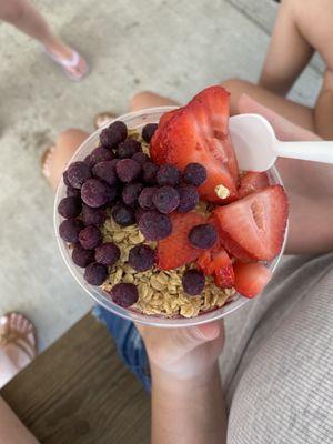 Acie Bowl with frozen strawberries, blueberries, and oats! 12$
