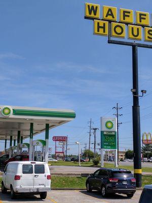 $2.06/gallon....eat your heartout California!!