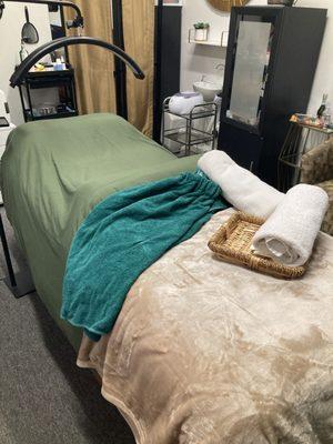 Welcome to C Scott Skin. Clear Skin starts from within. Schedule your skin care consultation today. https://cscottskin.glossgenius.com/