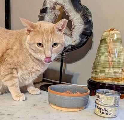 UR Convenience Store Snax Smoke