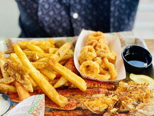 3/4 pound crab legs with calamari