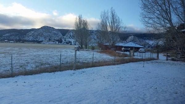 Nice to wake up to snow once in a while :) can't imagine living in it on purpose though! Onward to Capitol Reef and Mt Zion!