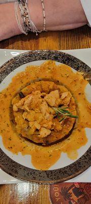 Chicken mofongo con salsa criolla