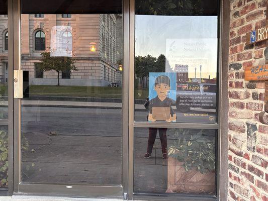 The door to come in the building