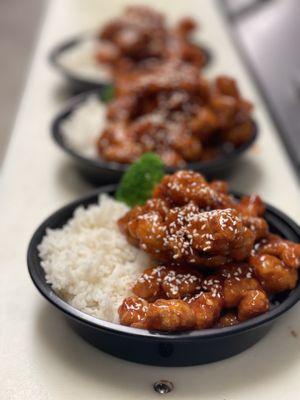 Sesame chicken with white rice