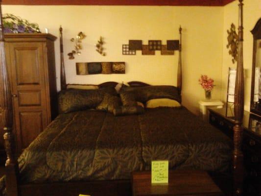 King size post bedroom suit. Real oak wood. Only 1200.00