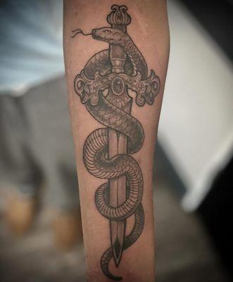 Emerald Tattoo And Piercing - Modesto