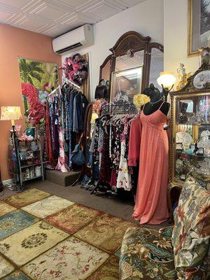 Maxines Antiques & Collectables