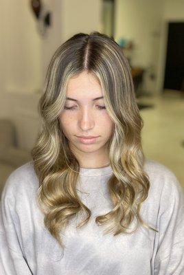 Balayage hi light
Shadow root