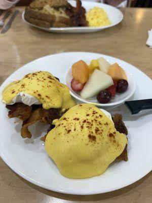 Eggs Benny w/ regular bacon