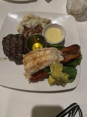 Had a great meal with wonderful service! Our server, Ansil was perfect. I highly recommend and I'm picky!