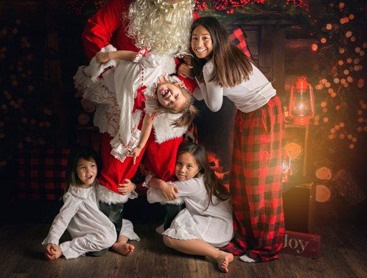 We love our Holiday photo shoot! Such a fun experience and Jenn makes the girls feel so comfortable and relaxed.