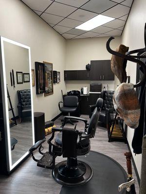 Suite 404 at My salon suite in suntree