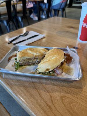 Seeks deep blue burger. Was juicy & good but missing ingredients.