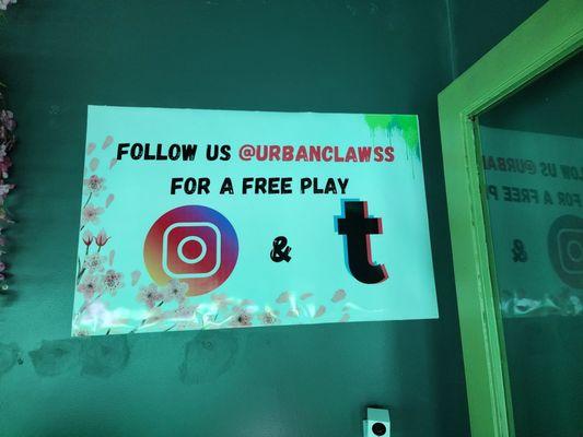 Social media follows