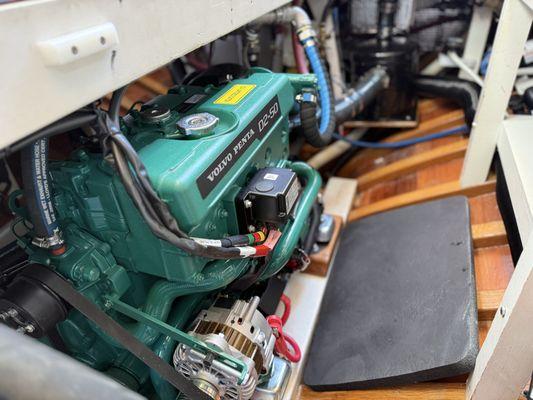 This is the new Volvo Penta D50 from Port looking aft. Very precise install.