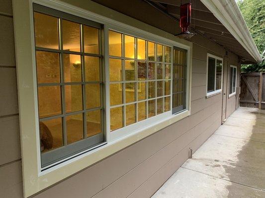 Fiberglass simulated divided lite window (surface grids). Installed and trimmed out as a new construction type window.