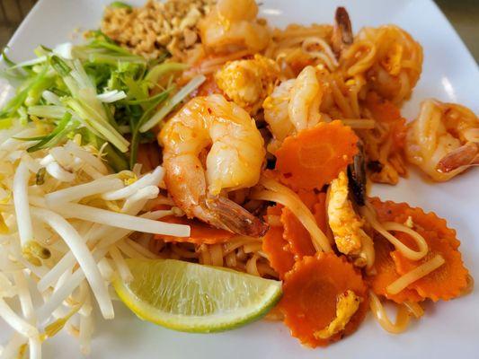 Pad thai with shrimp