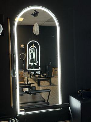 Beautiful lighting provided by the mirrors