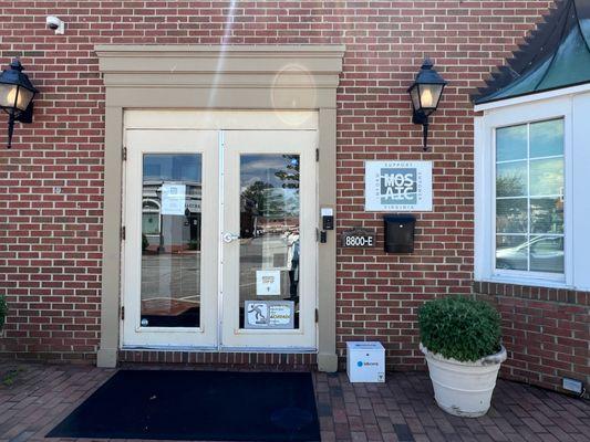 Front entrance of Mosaic Virginia Alexandria office.