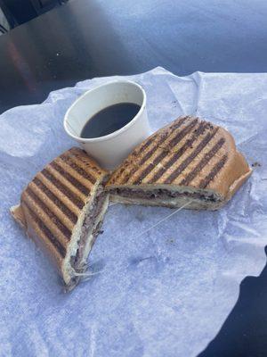 Zee's Deli Wine and Spirits