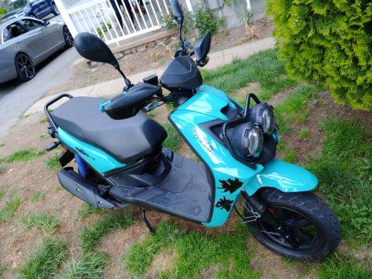 There's my new ride.
Taiwanese scooter their problematic but #alien scooters take care of me.