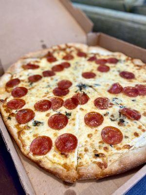 Bianca Pizza 16" with extra pepperoni topping