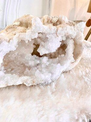 Quartz geode crystal